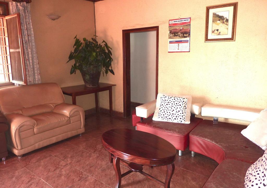 Hotel Acacia Kampala Luaran gambar