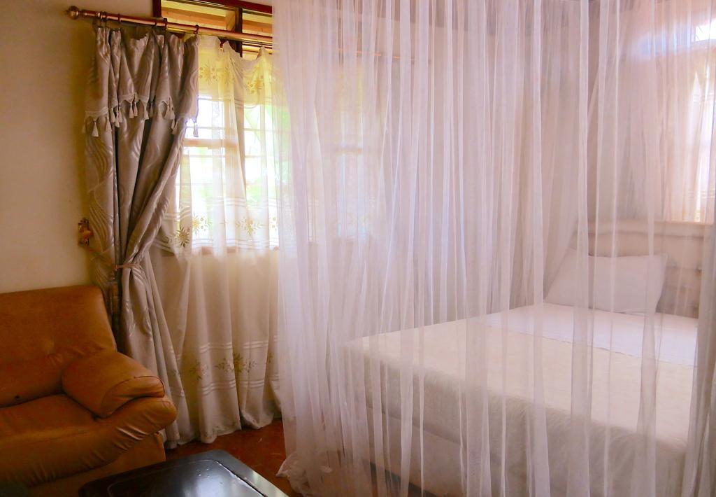 Hotel Acacia Kampala Luaran gambar