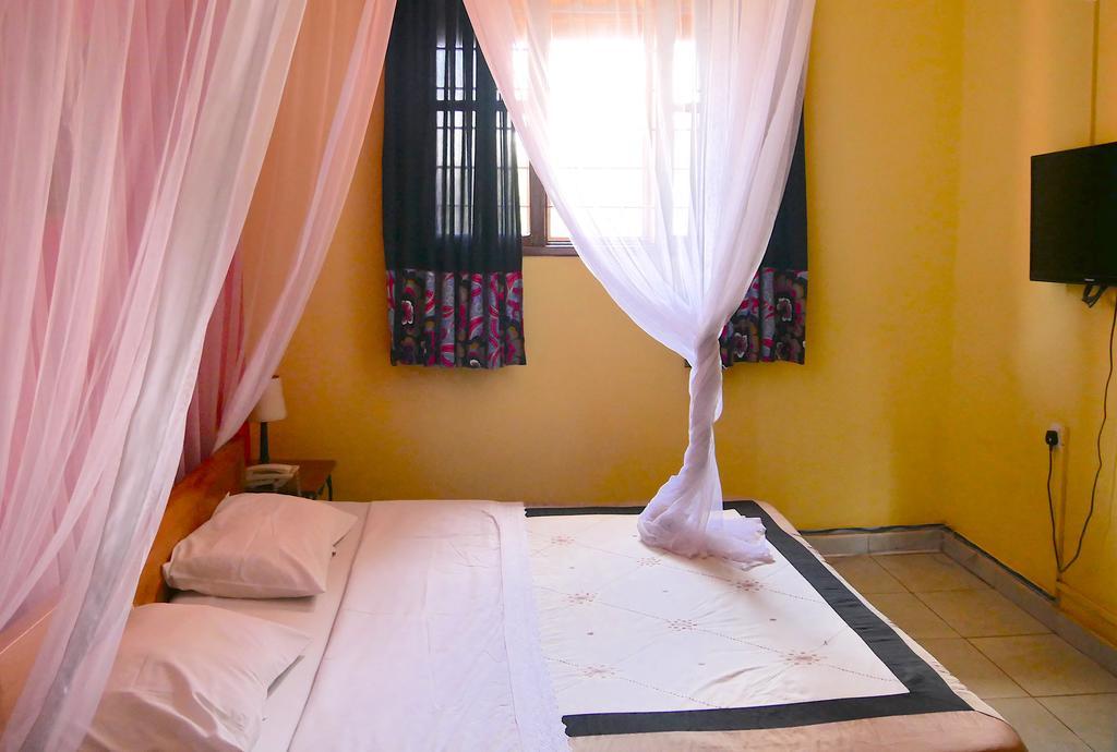 Hotel Acacia Kampala Luaran gambar